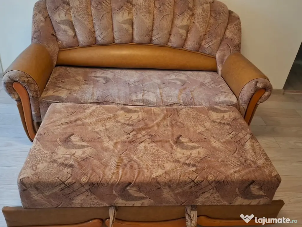 Vand set canapea extensibila cu 2 fotolii din piele si material textil. 