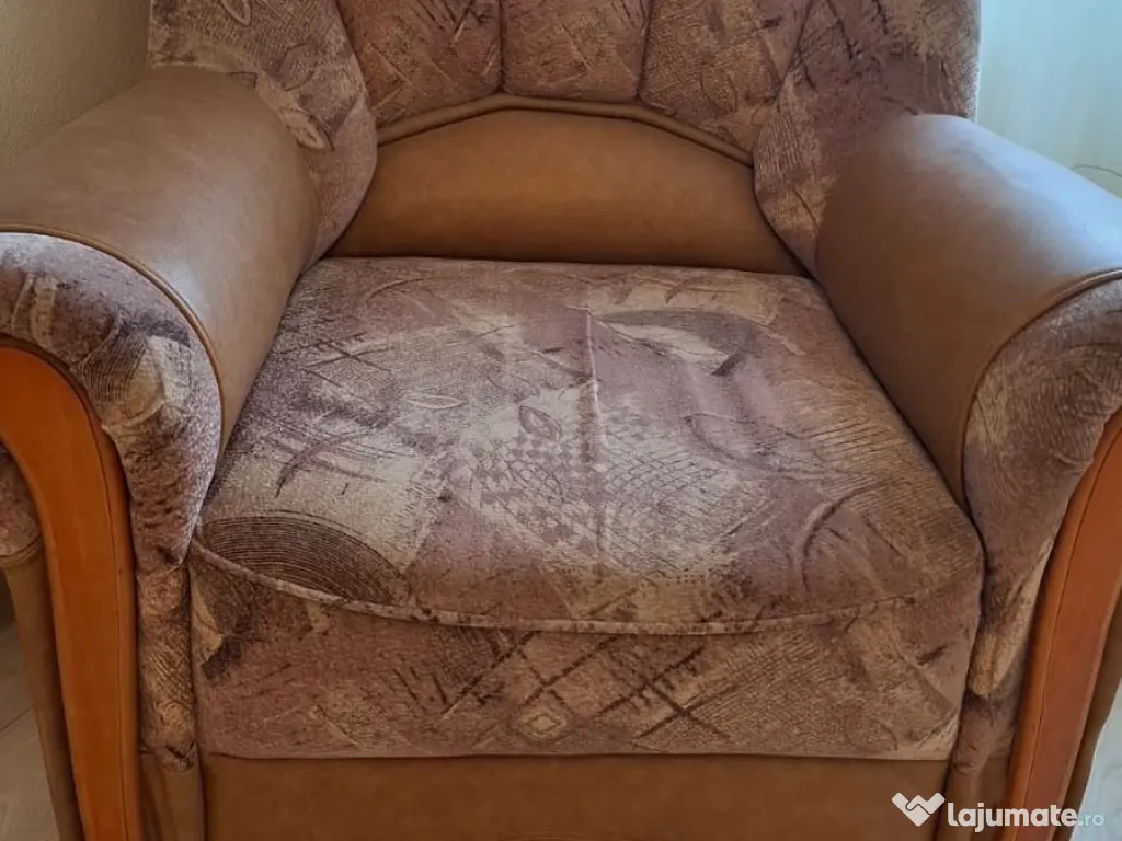 Vand set canapea extensibila cu 2 fotolii din piele si material textil. 