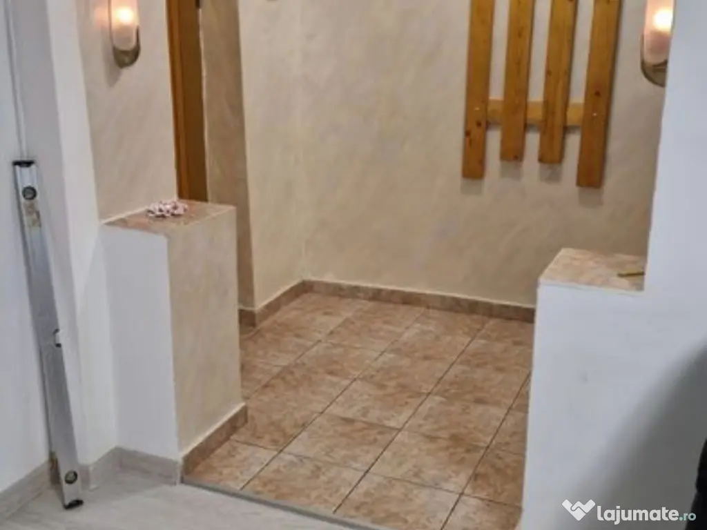 Închiriez apartament