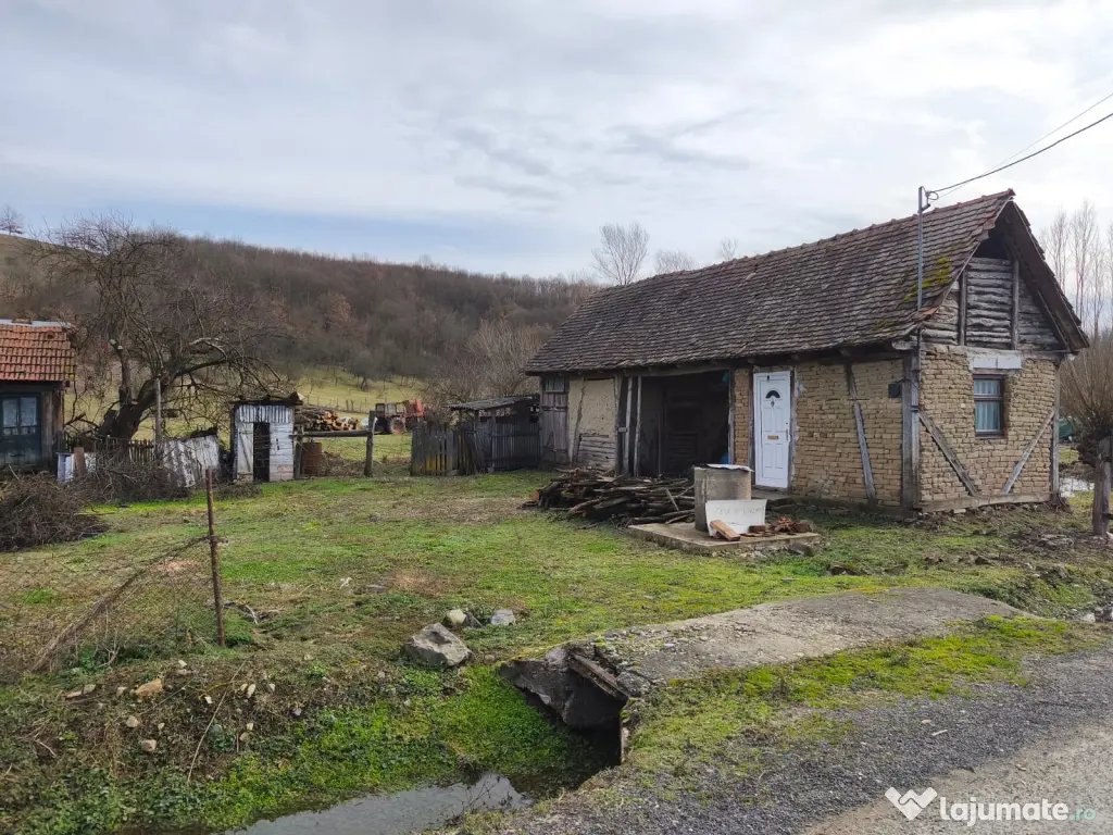Teren în Julița, zonă centrală 