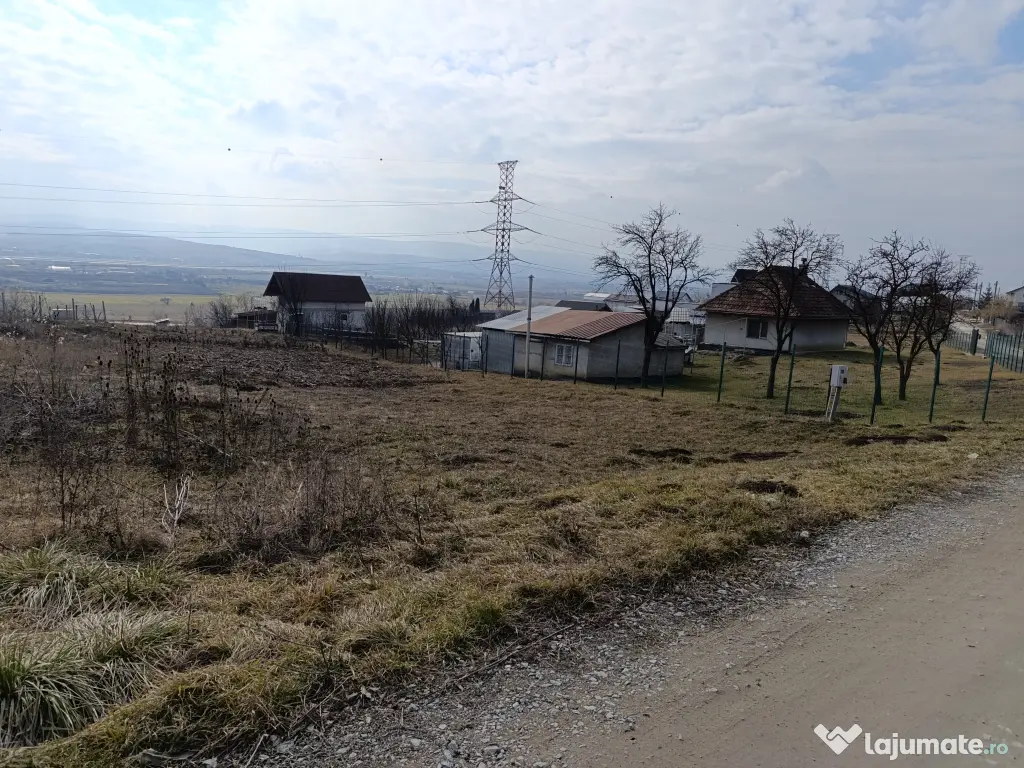 Vând teren zona Hodăi- sub Coasta