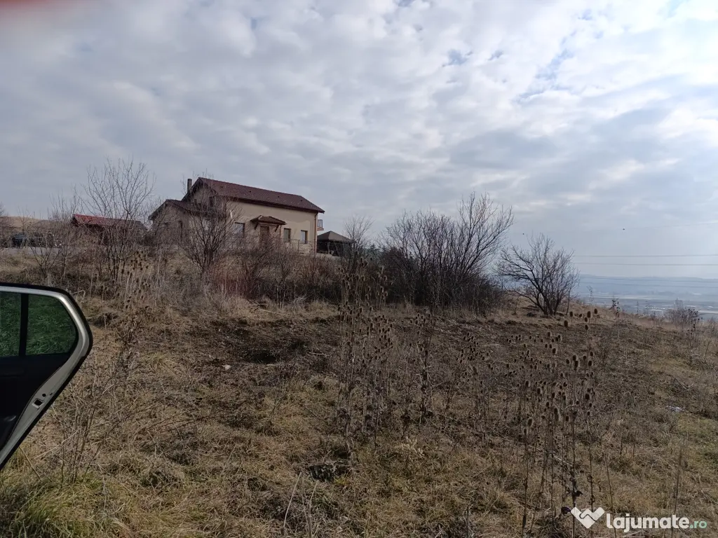 Vând teren zona Hodăi- sub Coasta