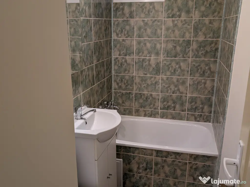 Garsonieră ultracentrală în Hunedoara, decomandată, confort 1, 30mp