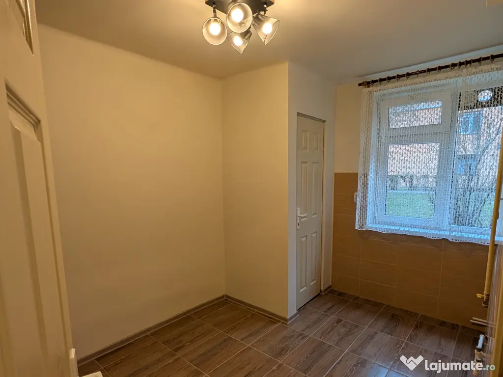 Garsonieră ultracentrală în Hunedoara, decomandată, confort 1, 30mp