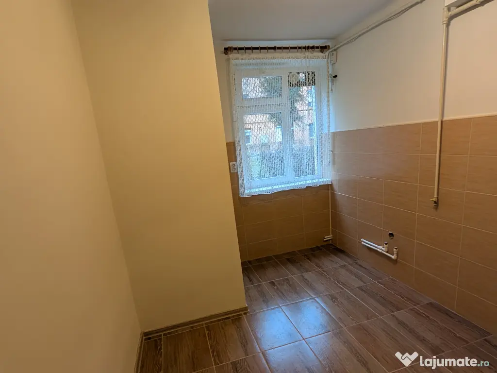 Garsonieră ultracentrală în Hunedoara, decomandată, confort 1, 30mp