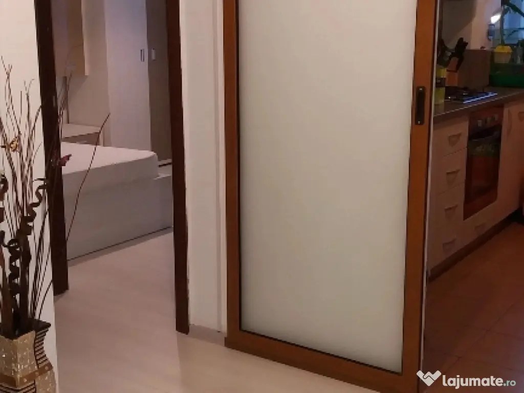 Vand apartament 2 camere, decomandat, zona Nord, mobilat si utilat 