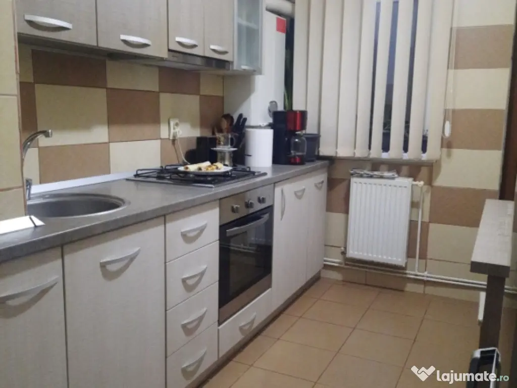 Vand apartament 2 camere, decomandat, zona Nord, mobilat si utilat 