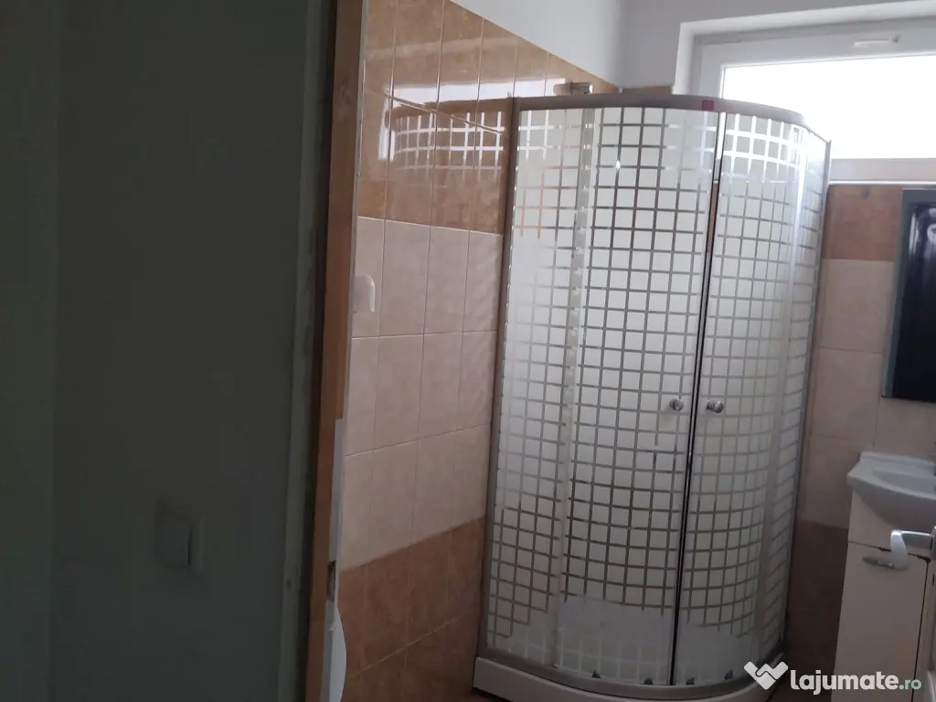 Închiriez garsonieră mobilată și utilată 