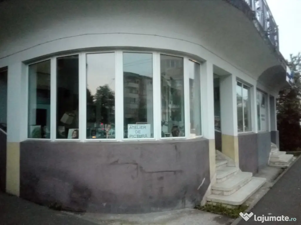 Spatiu comercial (teren proprietate personala--cumparat)+ apartament anexat 