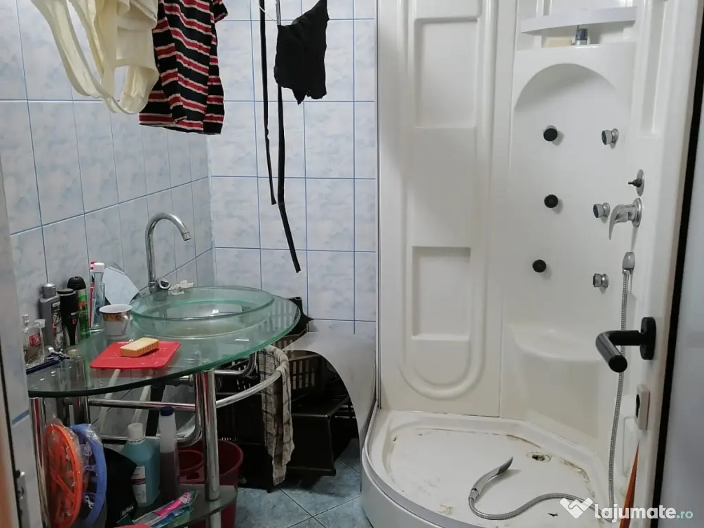 Spatiu comercial (teren proprietate personala--cumparat)+ apartament anexat 