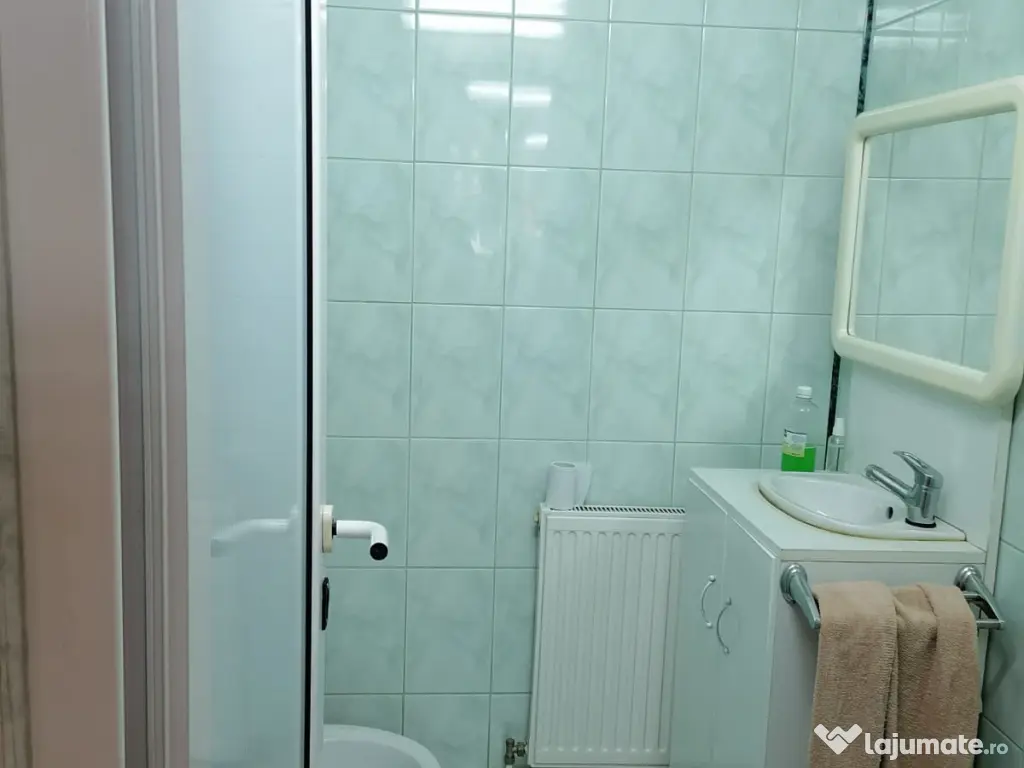 Spatiu comercial (teren proprietate personala--cumparat)+ apartament anexat 