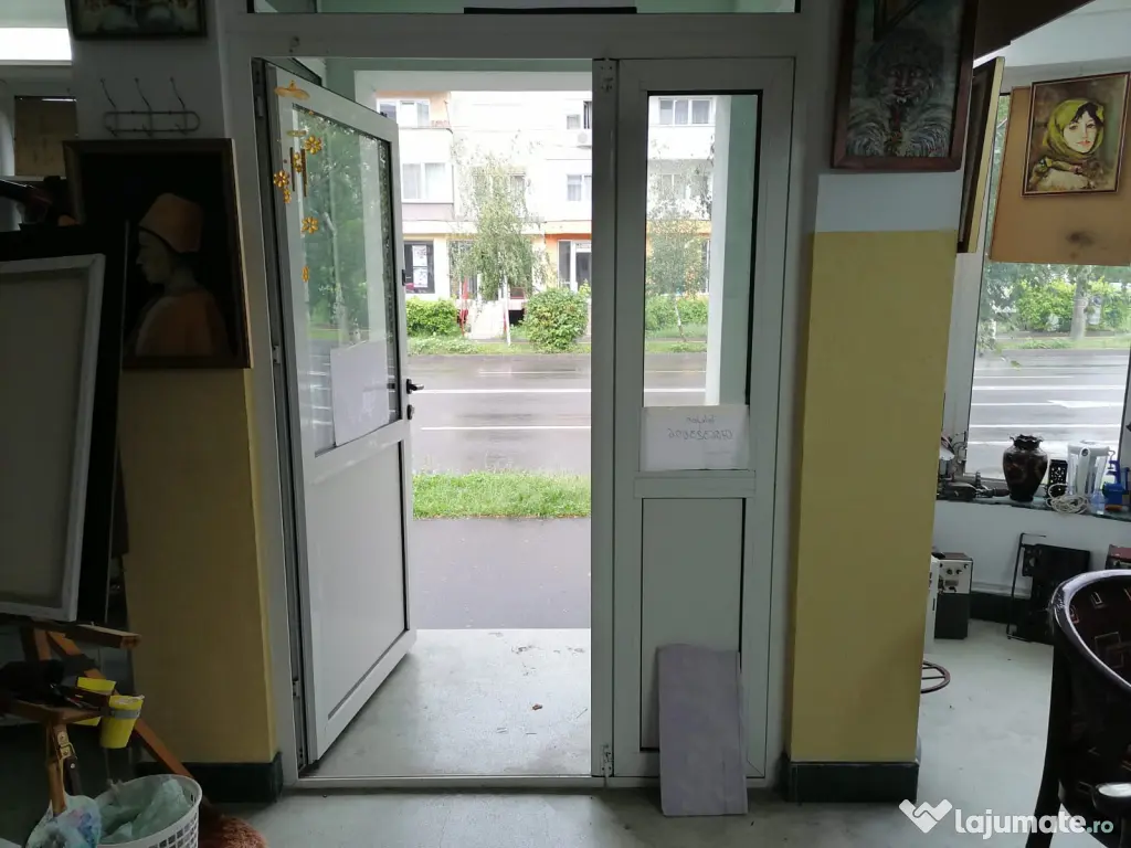 Spatiu comercial (teren proprietate personala--cumparat)+ apartament anexat 