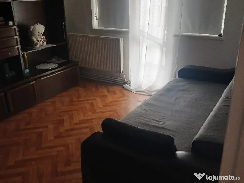 închiriez apartament două camere semidecomandate