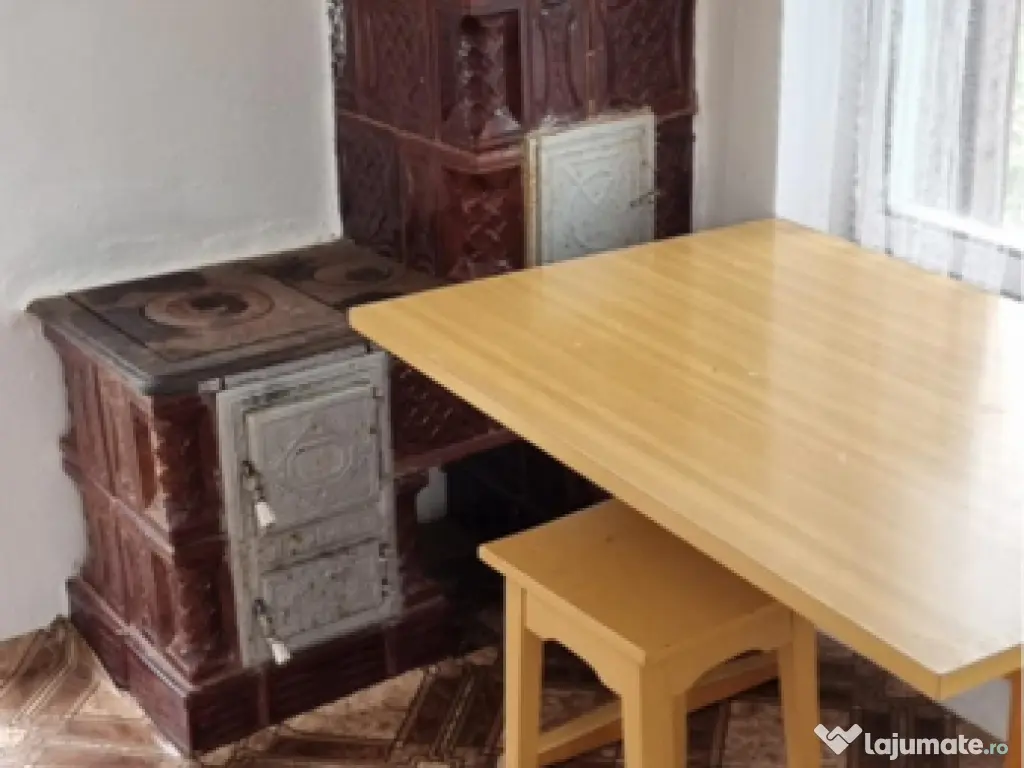 închiriez apartament două camere semidecomandate