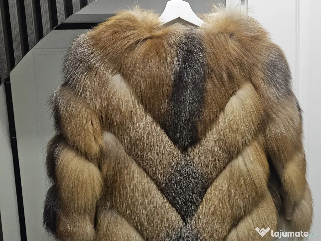 Haină din blană de vulpe canadiană 