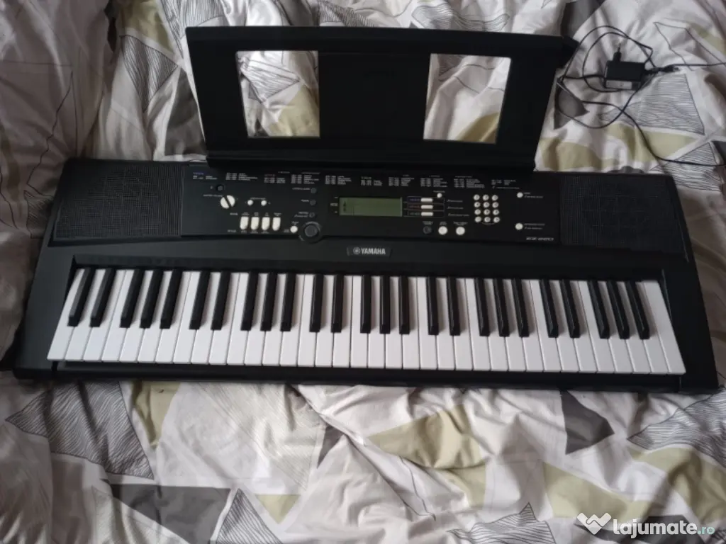 pian electric (electronic) yamaha ez 220 