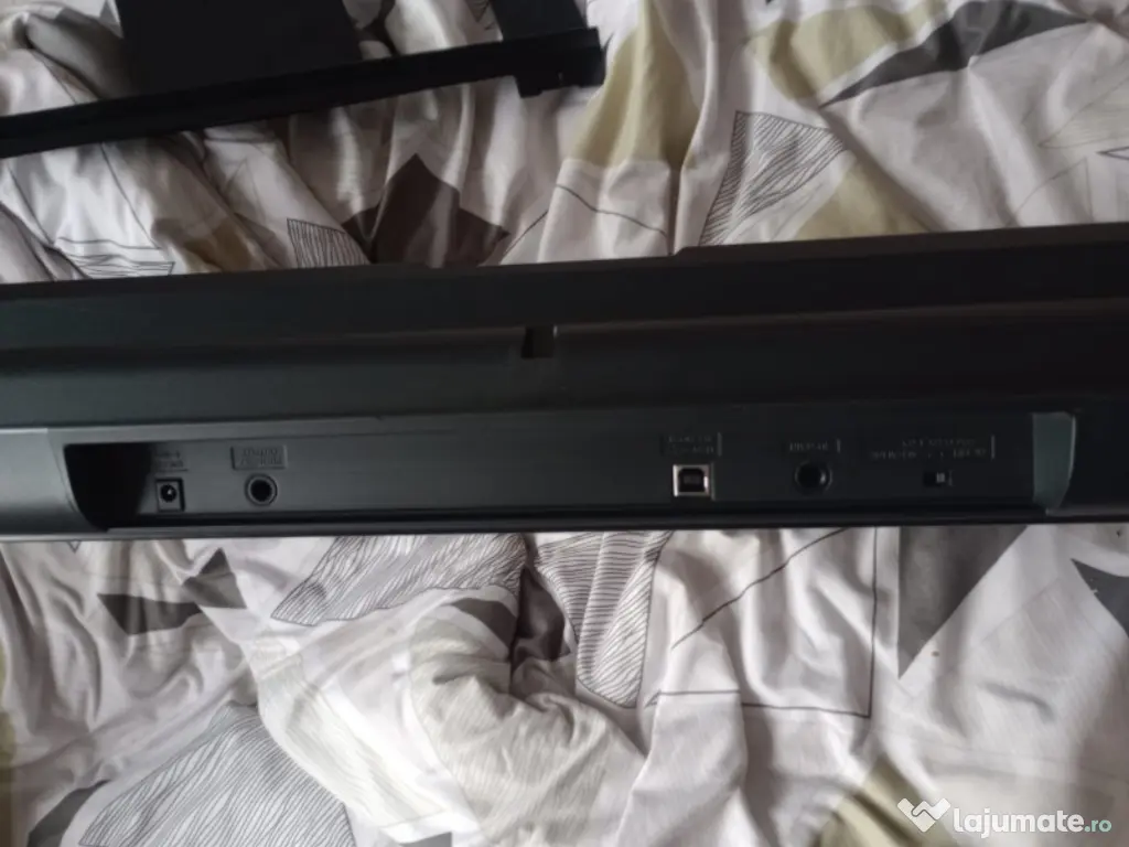 pian electric (electronic) yamaha ez 220 