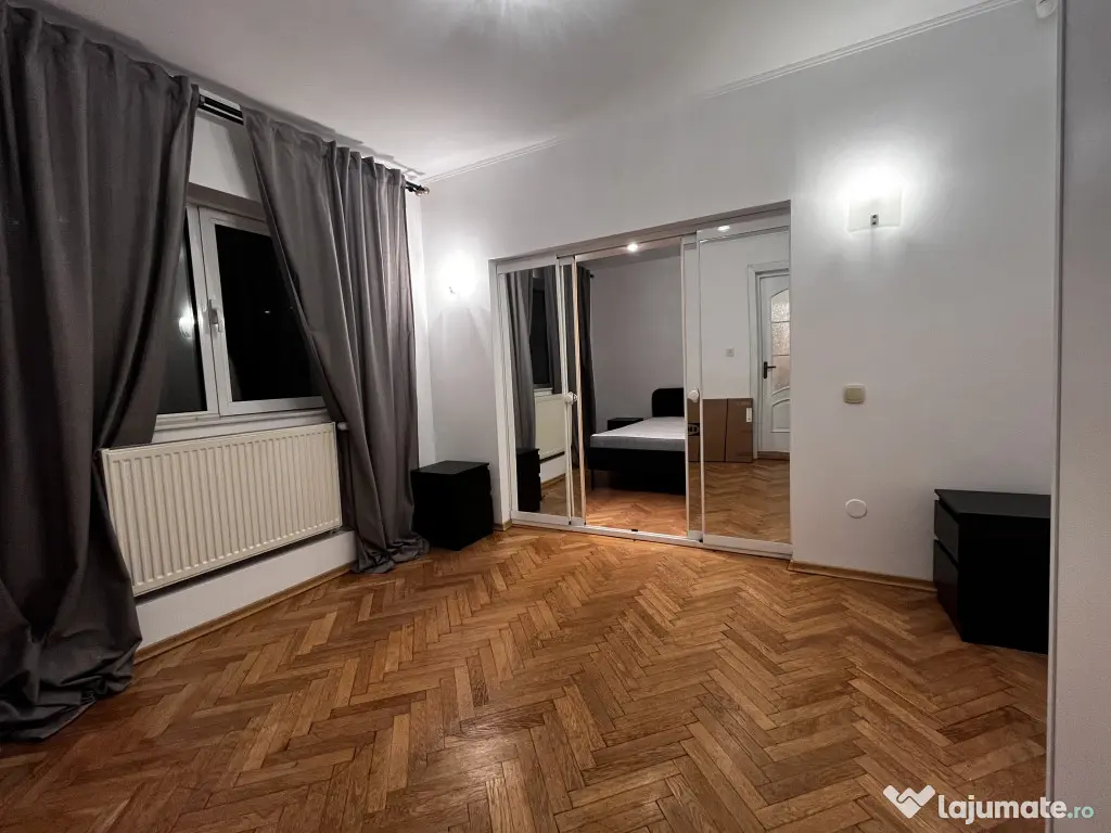 De inchiriat apartament 3 camere in vila, Strada Trivale 