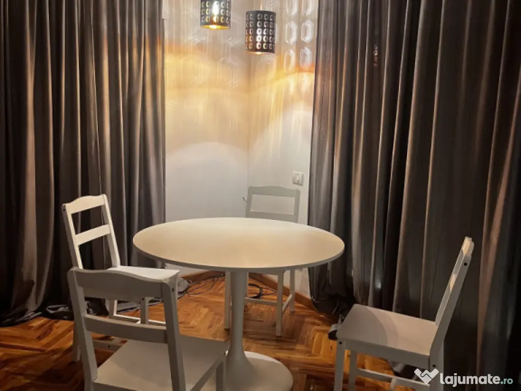 De inchiriat apartament 3 camere in vila, Strada Trivale 