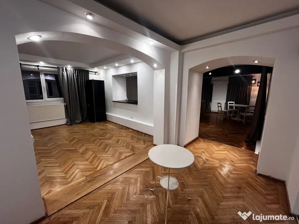 De inchiriat apartament 3 camere in vila, Strada Trivale 