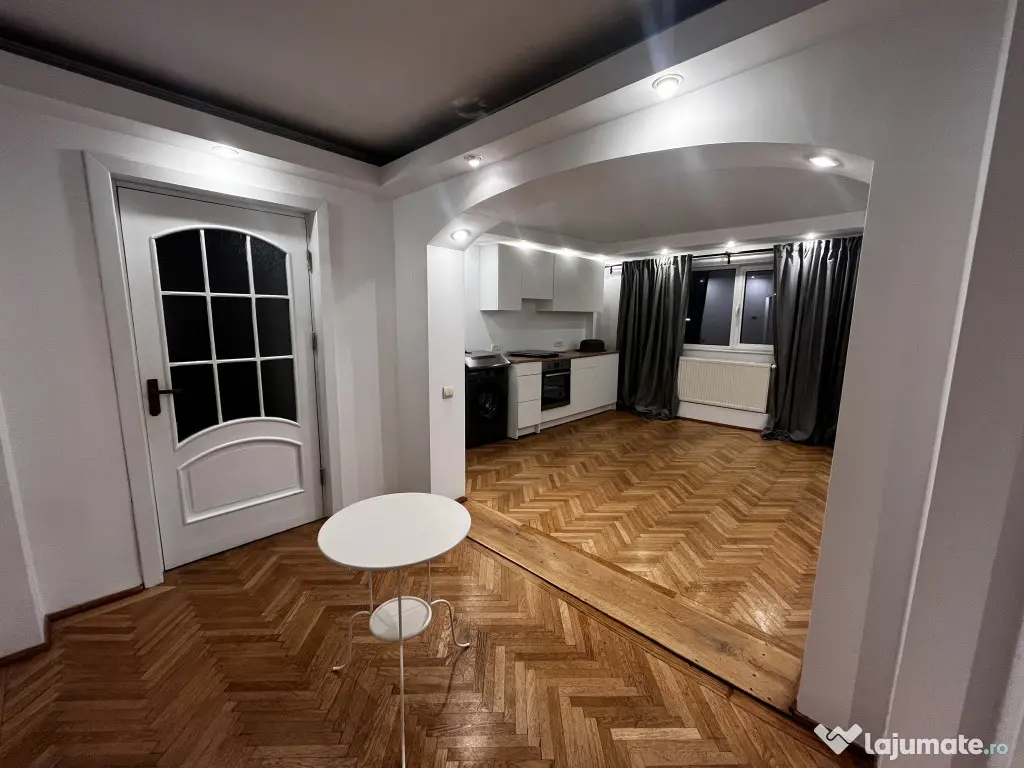 De inchiriat apartament 3 camere in vila, Strada Trivale 