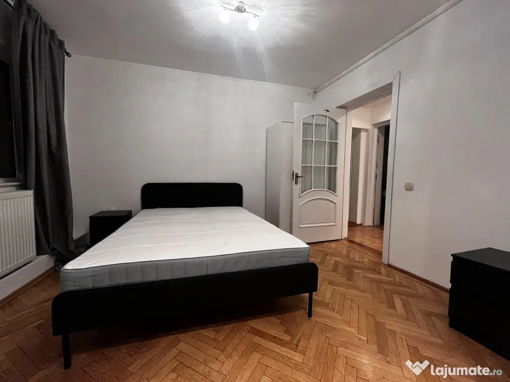 De inchiriat apartament 3 camere in vila, Strada Trivale 