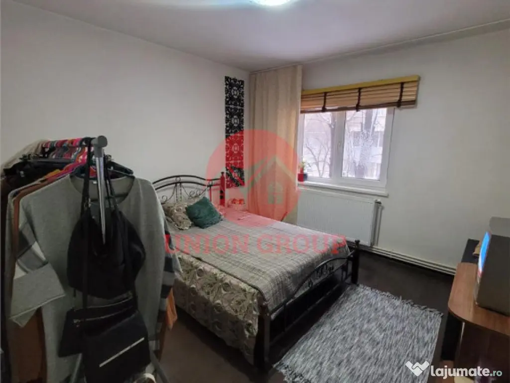 Apartament 3 camere Decomandat, Etaj 1, Zona Poarta 6 