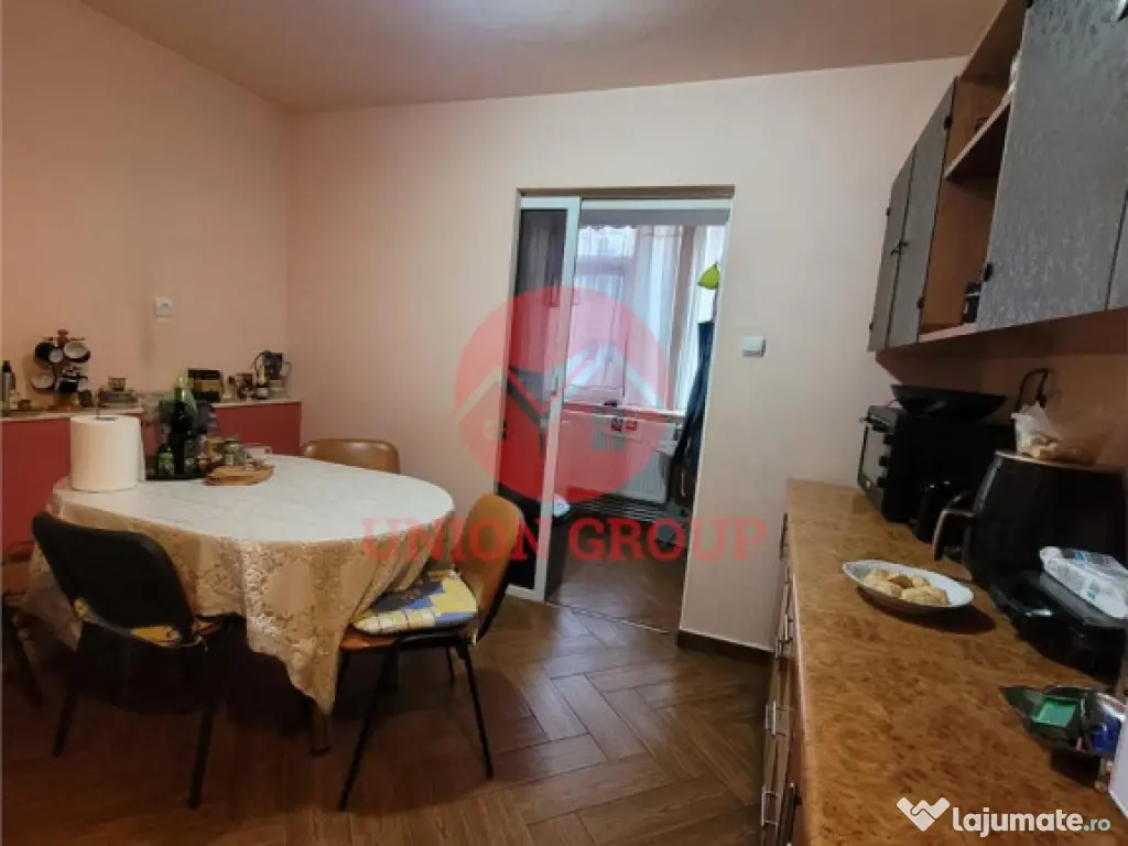 Apartament 3 camere Decomandat, Etaj 1, Zona Poarta 6 