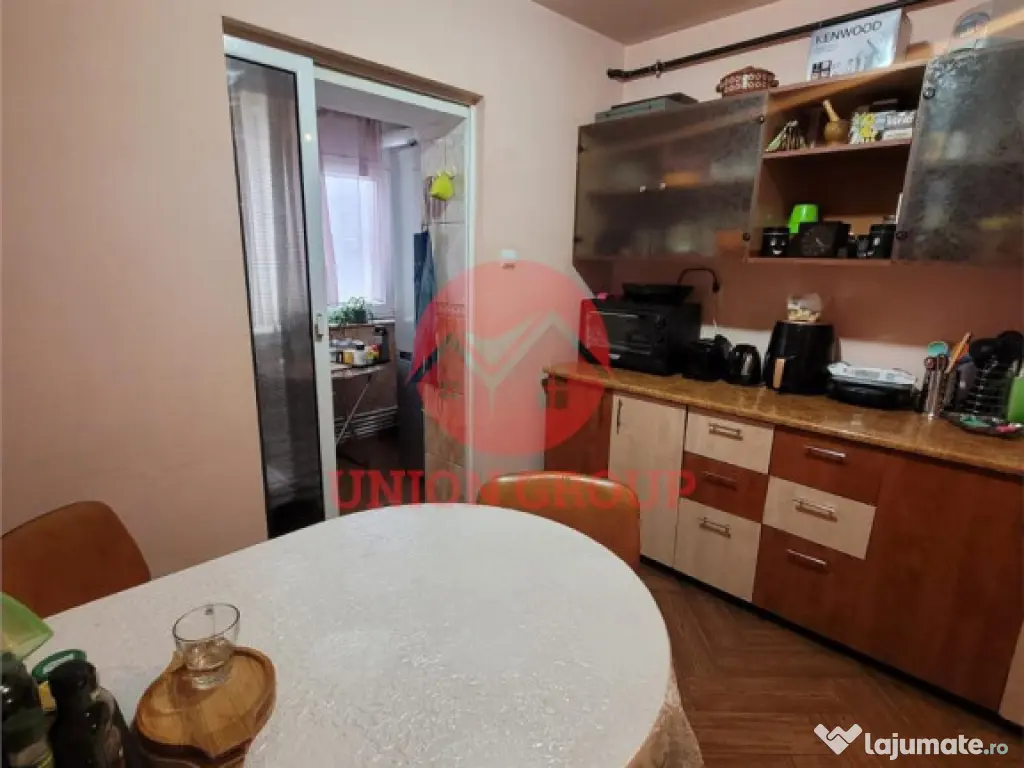 Apartament 3 camere Decomandat, Etaj 1, Zona Poarta 6 