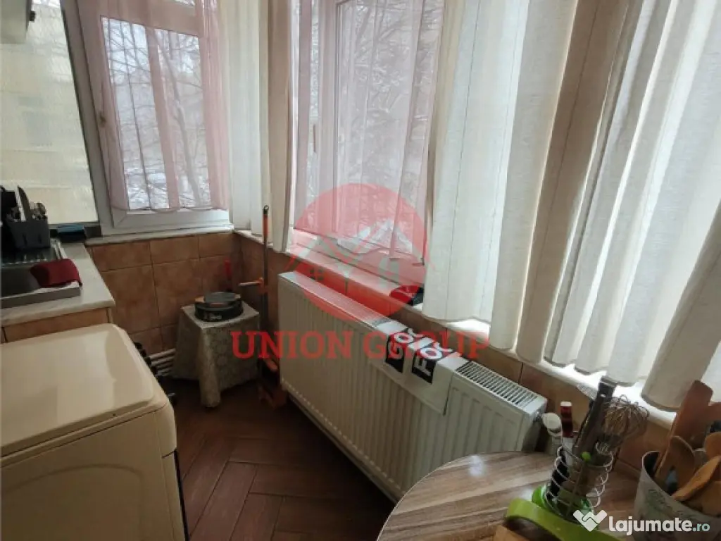 Apartament 3 camere Decomandat, Etaj 1, Zona Poarta 6 