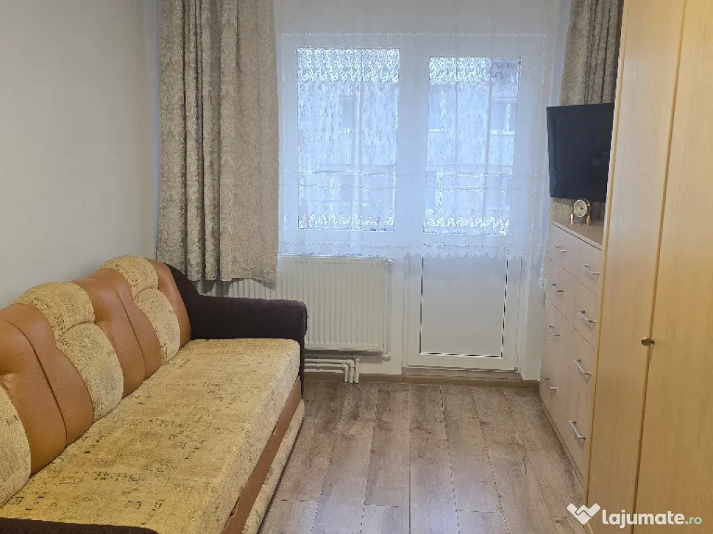 Vand apartament 2 camere, Deva, zona Maxa, etaj 1, mobilat, parcare 