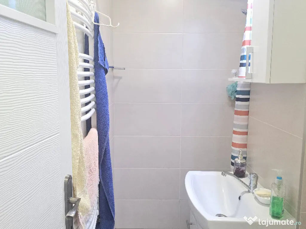 Vand apartament 2 camere, Deva, zona Maxa, etaj 1, mobilat, parcare 