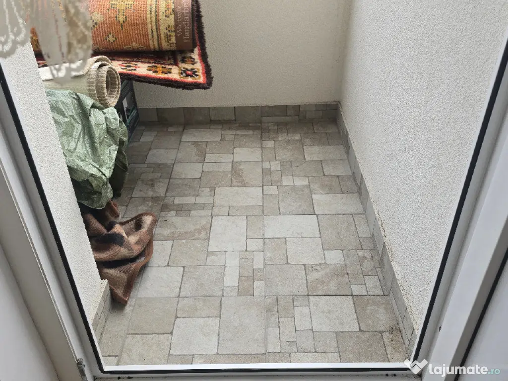 Vand apartament 2 camere, Deva, zona Maxa, etaj 1, mobilat, parcare 