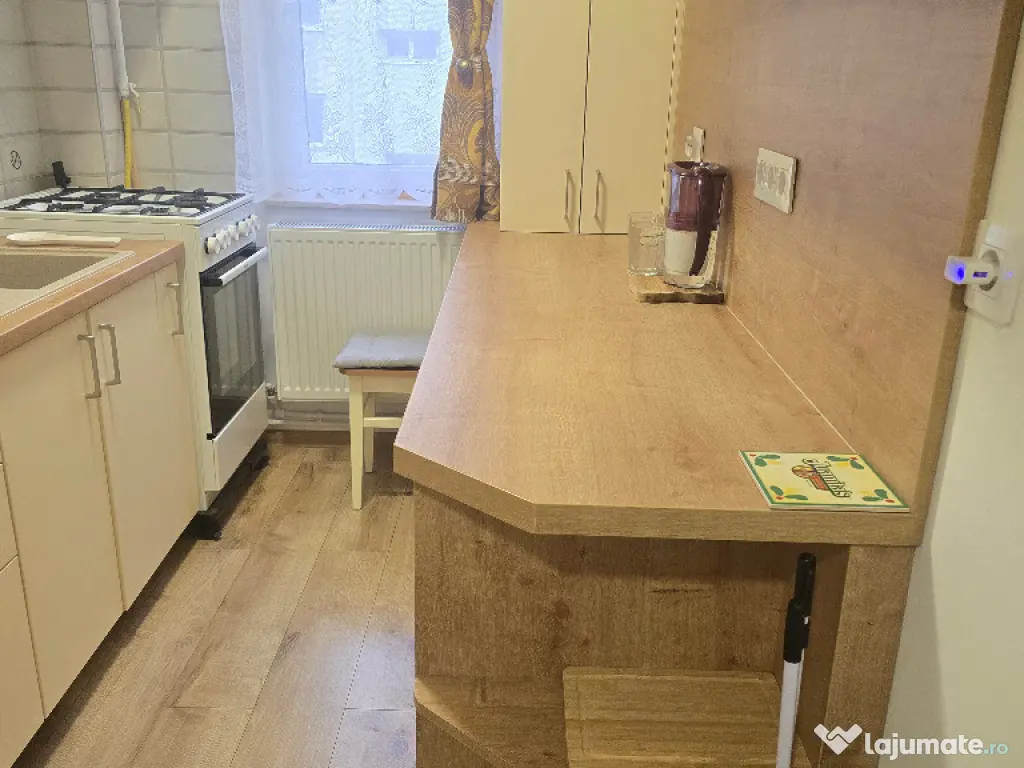 Vand apartament 2 camere, Deva, zona Maxa, etaj 1, mobilat, parcare 