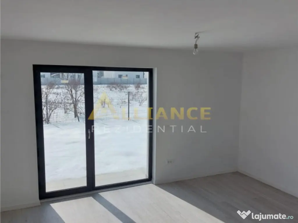 Casa la 4-5 km de metrou,bine amplasata,super pret . 