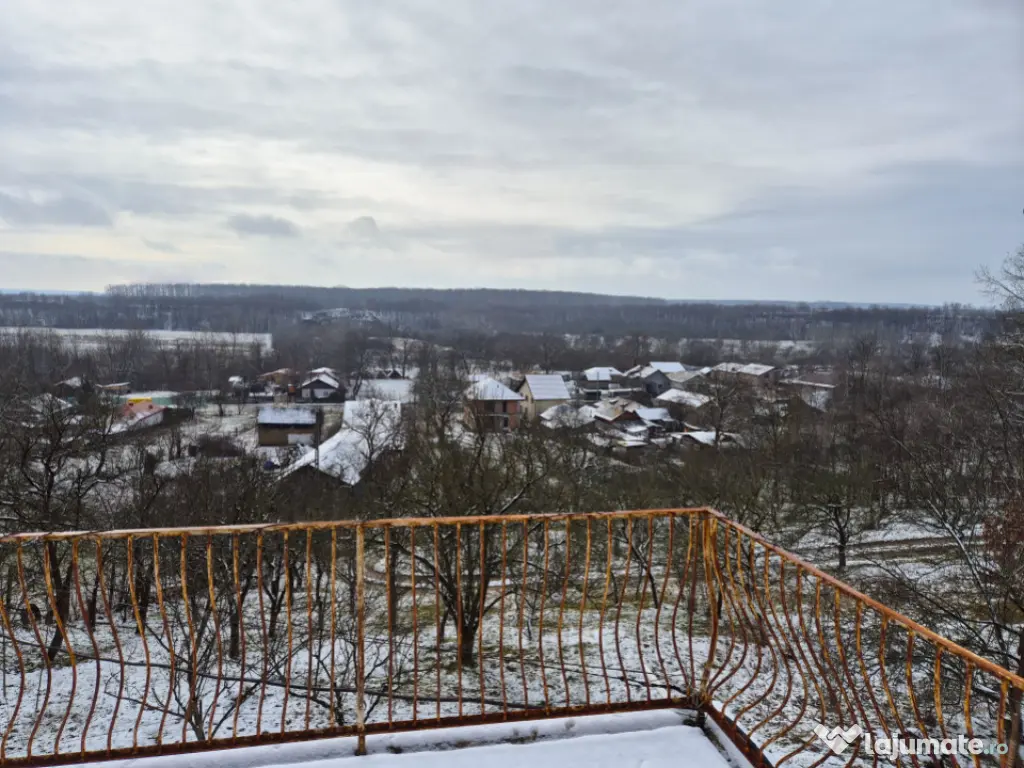 Moșia boierească din vârf de deal, Scorțeni - Prahova, c 