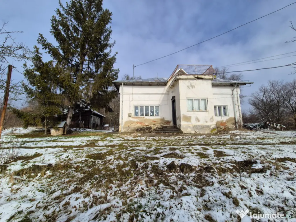 Moșia boierească din vârf de deal, Scorțeni - Prahova, c 