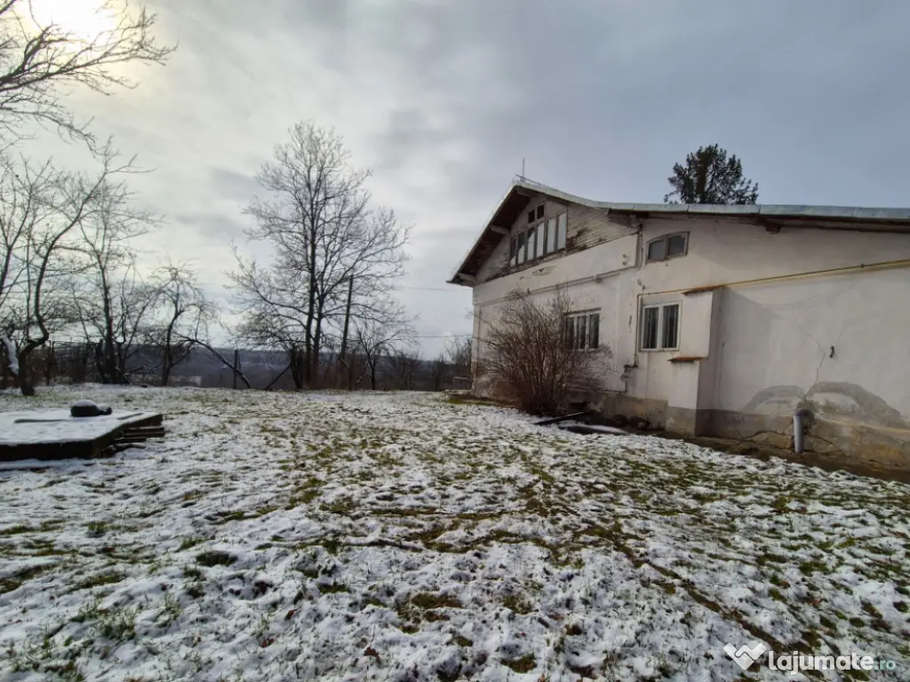 Moșia boierească din vârf de deal, Scorțeni - Prahova, c 