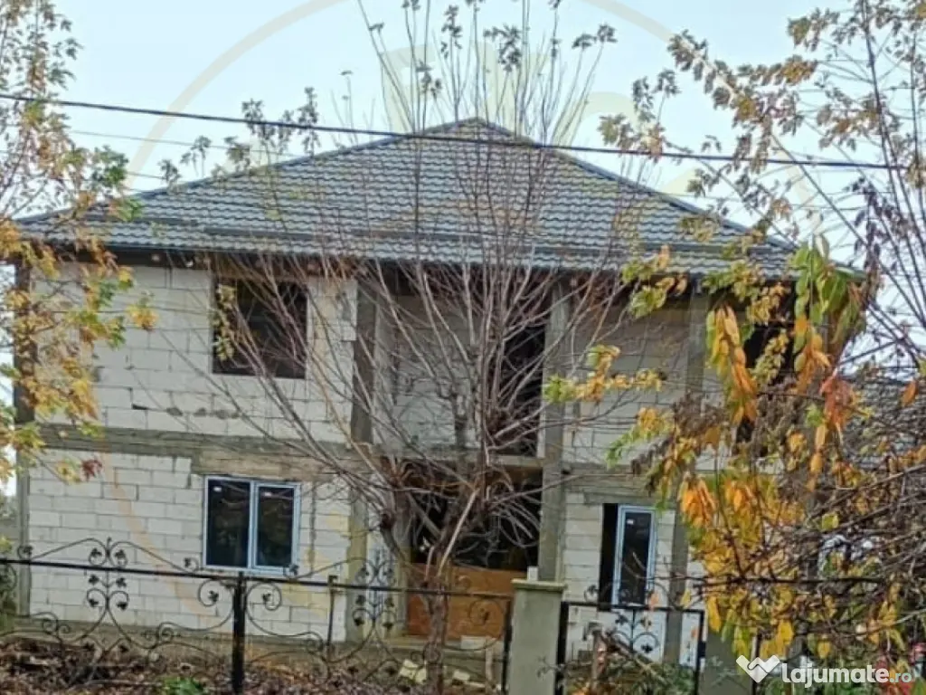 Casă la roșu de vânzare – Tărtășești- Teren 800 mp 