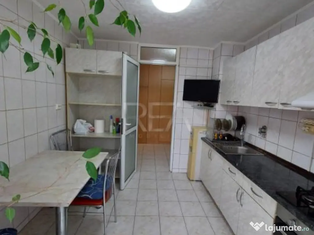 2 camere Aviației decomandat, parcare, et. 1, an 1985, metr 