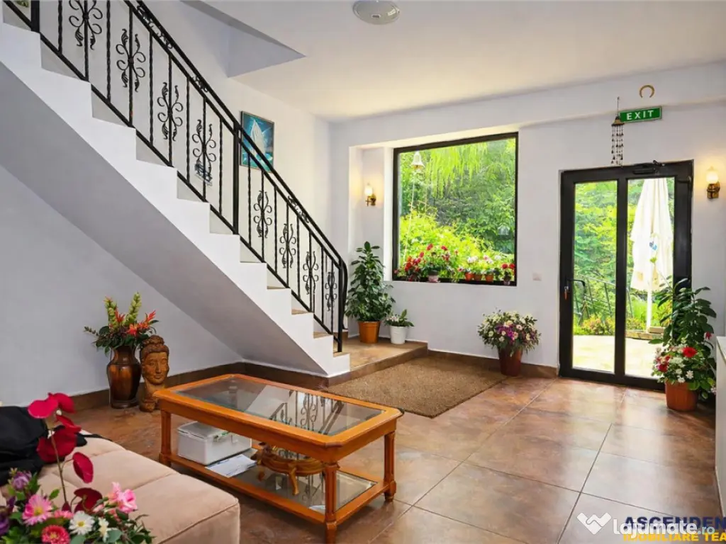 In cartea de povesti a Pietrei Craiului, ansamblu turistic i 