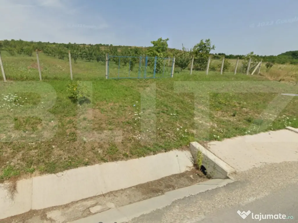 Teren intravilan - 4200 mp, parcelabil, construibil, cu liva 