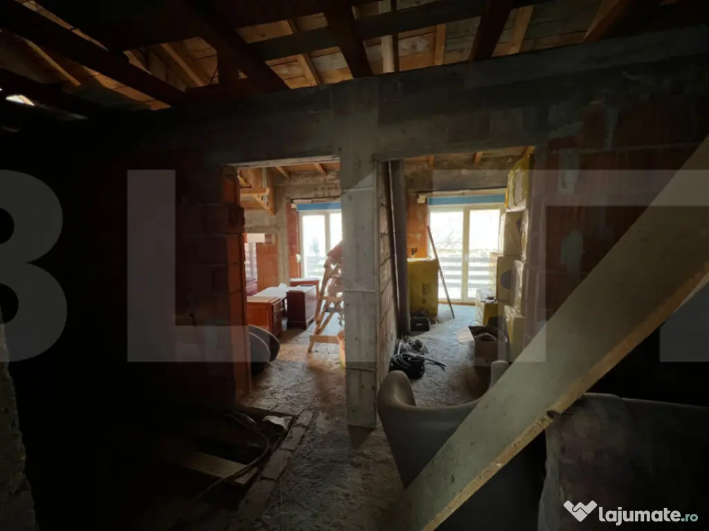 Casa de vanzare, 158 mp, zona Ronat 