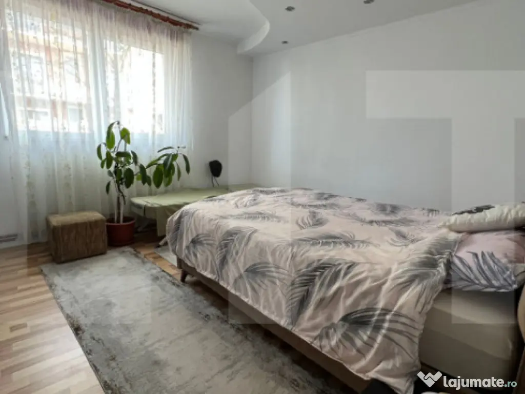 Casa de vanzare, 158 mp, zona Ronat 