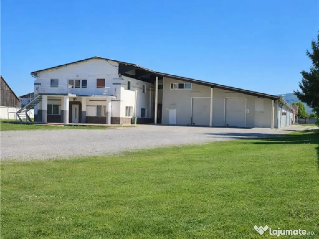 Apartament 3 camere, 140mp, cu acces auto in curte si facili