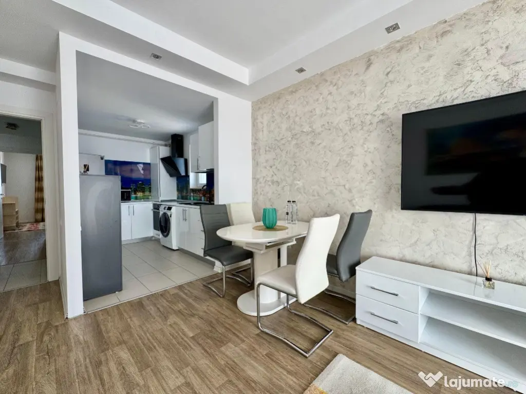 COSMOPOLIS - Apartament 3 camere, mobilat si utilat, vedere piscina 