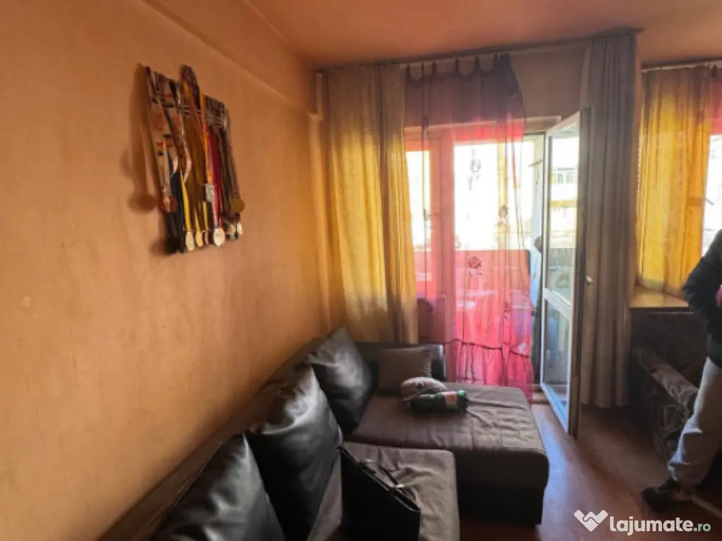 Garsonieră decomandată, 36 mp, zona Craiovita Noua