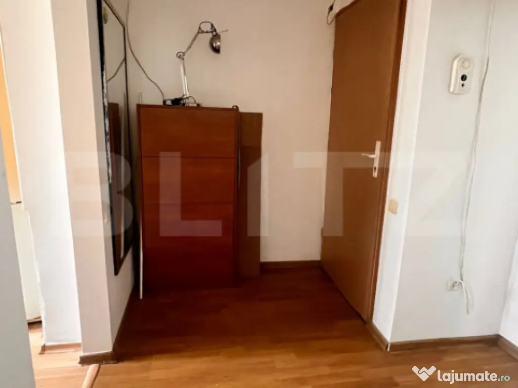 Apartament 2 camere semidecomandat 
