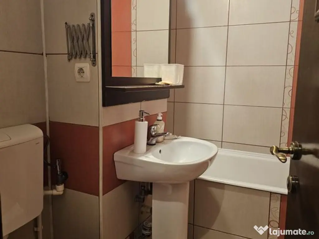 Apartament cu 3 camere, mobilat si utilat - Piata Centrala