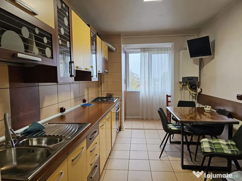 Apartament cu 3 camere, mobilat si utilat - Piata Centrala